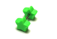Load image into Gallery viewer, Fake Piercing Plug Tunnel Ohrstecker Unisex Kunststoff grün Stern Schmuck klein

