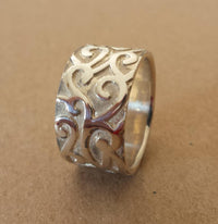 Load image into Gallery viewer, Silberring Spiraldesign glänzend hell oxidiert Ringe 925er Sterling Silber Damen Designer Schmuck
