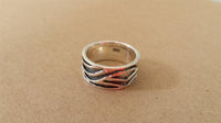 Load image into Gallery viewer, Silberring massiv oxidiert Wellen Muster Ring 925er Sterling Silber Unisex Designer Schmuck Ringe

