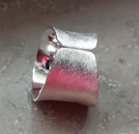 Load image into Gallery viewer, Silberring offen gebürstet gewölbt 16mm breit 925 Sterling
