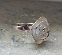 Cargar imagen en el visor de la galería, Silberring weiß oxidiert Glitzer Rose Ringe Damen
