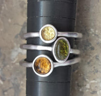 Cargar imagen en el visor de la galería, Set drei Silberringe matt grün braun gelb Zirkonia
