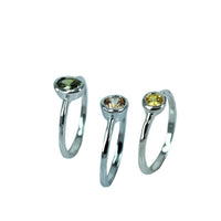Cargar imagen en el visor de la galería, Set drei Silberringe glänzend grün rosa gelb Zirkonia
