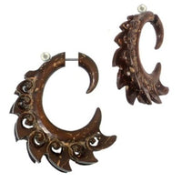 Load image into Gallery viewer, Tribal Flammen Fake Spirale 3D Kokosnuss Holz braun Piercing Ohrstecker Ohrring Edelstahl 1 mm
