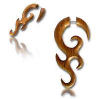 Load image into Gallery viewer, Fake Holz Piercing verschnörkelt Spirale lang Teakholz nickelfrei Edelstahl Ohrstecker Organic
