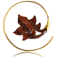 Cargar imagen en el visor de la galería, Fake Holz Piercing Narra Wood Brass Blume Spirale golden Ohrstecker Organic Tribal
