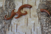 Load image into Gallery viewer, Fake Piercing Lobe Edelstahl Holz Flames Dehnschnecke
