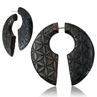 Cargar imagen en el visor de la galería, Fake Piercing Ohrring Narra Holz Kreis Blume des Lebens
