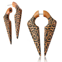 Cargar imagen en el visor de la galería, Fake Piercing Ohrring Sawo Holz Pfeil keltischer Knoten
