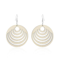 Load image into Gallery viewer, The Holzohrringe bunt 50 mm rund Halbkreise Damen Ohrringe sind leichte, filigrane Ohrhänger mit konzentrischen Cut-Out-Bögen und silbernen Haken – stilvoll, natürlich nickelfrei und perfekt für jedes Outfit.
