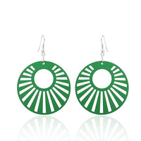 Load image into Gallery viewer, The &quot;Holzohrringe bunt 5 cm rund Kreis Strahlen Ohrringe Holz Ohrhänger Organic Damen&quot; are green, round wooden dangle earrings with sunburst cut-out patterns and nickelfree silver hooks for comfortable wear.
