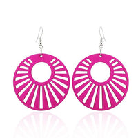 Load image into Gallery viewer, A pair of 5 cm round, colorful Holzohrringe &quot;Strahlen&quot;, with sunburst cutout design on organic wood, each nickelfrei attached to a simple silver hook. Model: Holzohrringe bunt Kreis Strahlen Ohrringe Ohrhänger Damen.
