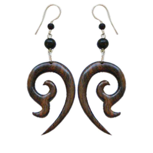 Tribal Spirale Ohrringe aus Sono Holz, langgezogene Spitze, Edelstahlbügel