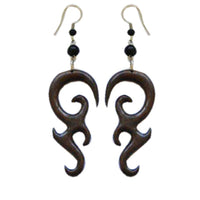 Cargar imagen en el visor de la galería, Tribal Spirale Ohrringe aus Sono Holz, flame, Edelstahlbügel, Ohrhänger, Ohrstecker
