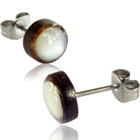 Load image into Gallery viewer, Ohrstecker Kokosnuss rund 8mm dunkelbraun Perlmutt weiß Edelstahl Stift Kokosnuss Holzohrstecker
