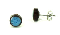 Load image into Gallery viewer, blau Kokosnuss Holz Ohrstecker Lapis Inlay Edelstahl Stift rund 8 mm dunkelbraun
