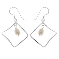 Load image into Gallery viewer, Karo gedreht hohl Perlen Ohrringe 925er Sterling Silber Zuchtperle (1A Naturqualität) Perlenohrringe
