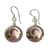 Load image into Gallery viewer, Silberohrringe Ohrhänger aus 925er Sterlingsilber mit großen, rund facettierten Zirkonia, die das Licht für ein funkelndes Highlight reflektieren.
