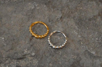 Load image into Gallery viewer, Klapp Segmentring Piercing Kugeln Edelstahl Gold PVD
