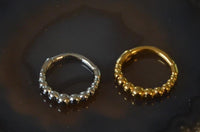 Load image into Gallery viewer, Klapp Segmentring Piercing Kugeln Edelstahl Gold PVD
