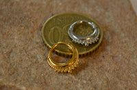 Load image into Gallery viewer, Klapp Segmentring Piercing Vintage Edelstahl Gold PVD
