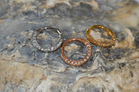 Cargar imagen en el visor de la galería, Segmentring Piercing Kristalle Edelstahl Gold PVD

