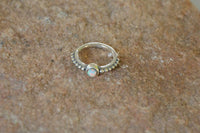 Load image into Gallery viewer, Piercing Ring 925 Silber Septum Lobe Ohr Opal weiß Punkte
