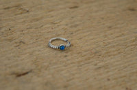 Load image into Gallery viewer, Piercing Ring 925 Silber Septum Lobe Ohr Opal blau Punkte
