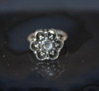 Cargar imagen en el visor de la galería, Universal Piercing Ring 925 Silber 1.2mm Kristall Blume
