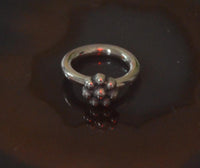 Load image into Gallery viewer, Piercing Ring Blume 925 Silber Labret Tragus 1.2mm
