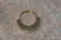 Load image into Gallery viewer, Septum Piercing Messing 1.2mm Segmente Ohrringe
