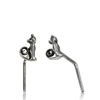 Load image into Gallery viewer, Silber Nasenstecker 0,8 mm Nostril Katze aufrecht L-Form Nasenpiercing
