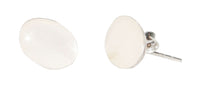 Load image into Gallery viewer, A pair of oval, flat white Perlmutt Ohrstecker earrings set in 925er Sterling Silber, featuring silberohrstecker and butterfly backs, shown on a white background.
