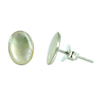 Load image into Gallery viewer, A pair of oval, flat Perlmutt Ohrstecker in white, crafted from 925er Sterling Silber. One Silberohrstecker is shown from the front and the other from the back for a complete view.
