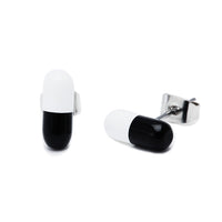 Load image into Gallery viewer, Ohrstecker Pille Tablette schmal 9 mm zweifarbig Edelstahl Unisex Schmuck Ohrringe
