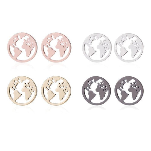 Four pairs of Edelstahl Ohrstecker Welt Kugel Globus Erde 12mm are displayed in rose gold, silver, gold, and black finishes with a cutout world map design—stylish stainless steel studs arranged neatly on a white background.