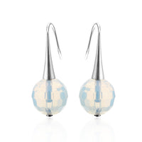 Cargar imagen en el visor de la galería, Brass Ohrringe milchig weiß Tropfen silber Glaskristall facettiert nickelfrei Ohrhänger
