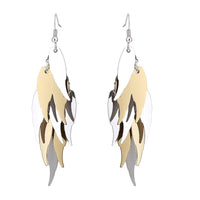 Load image into Gallery viewer, Brass Ohrringe silberfarben und golden Engelsflügel glänzend

