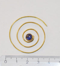 Load image into Gallery viewer, Spiralen Ohrringe dünn Lapis rund Messing Brass antik golden nickelfrei Piercing Tribal Schmuck
