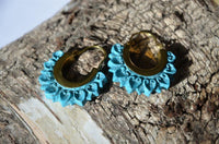 Cargar imagen en el visor de la galería, Messing Ohrringe Türkis Stein gold Bogen Herzbögen
