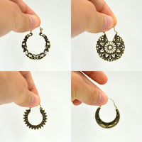 Cargar imagen en el visor de la galería, Messing Ohrringe gold Blume antik Bogen Piercing
