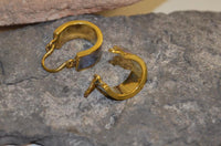 Cargar imagen en el visor de la galería, Messing Ohrringe gold Abalone Muschel Imitat Creolen
