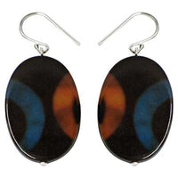 Load image into Gallery viewer, Perlmuttmuschel-Ohrringe, ovale schwarze Perlmutt-Ohrringe mit rot-blauem Muster und Bügel aus 925 Sterlingsilber
