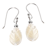 Load image into Gallery viewer, Muschel Perlmutt Silberohrringe Ohrringe Ohrhänger 925er Silber Damen Schmuck Blatt weiß
