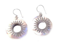 Load image into Gallery viewer, Perlmutt Muschel Silberohrringe Ohrringe Ohrhänger 925er Sterling Silber Sonne Loch Damen Schmuck
