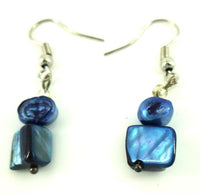 Load image into Gallery viewer, Perlmuttohrringe metallic blau Perle Perlmutt Splitter eckig Edelstahl Ohrringe Schmuck
