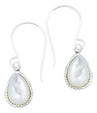 Load image into Gallery viewer, Silberohrhänger Tropfen 8 mm Perlmutt Seilrand 925 Sterlingsilber Ohrringe
