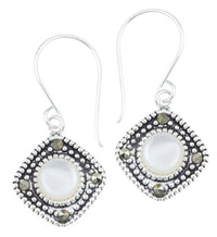 Load image into Gallery viewer, Silberohrringe Karo 12 mm Perlmutt Silberrrand Glitzer 925 Sterlingsilber Ohrringe
