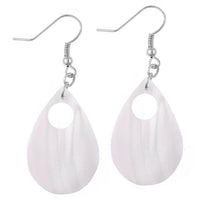 Load image into Gallery viewer, Perlmutt Muschel Ohrringe 33 mm Tropfen Loch Edelstahl nickelfrei weiß schillernd
