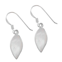 Load image into Gallery viewer, Perlmuttohrringe Blätter weiß 20 mm 925er Sterling Silber Ohrringe Perlmutt schillernd
